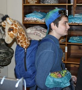 giraffe-in-backpack